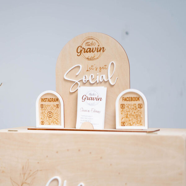 Zakelijk-Displays-Social media display met qr codes-Studio Gravin