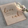 Bruiloft-Bruiloftdecoratie-Borden-Bord All you need is love and a piece of cake 5-Studio Gravin