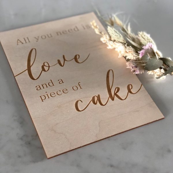 Bruiloft-Bruiloftdecoratie-Borden-Bord All you need is love and a piece of cake 5-Studio Gravin