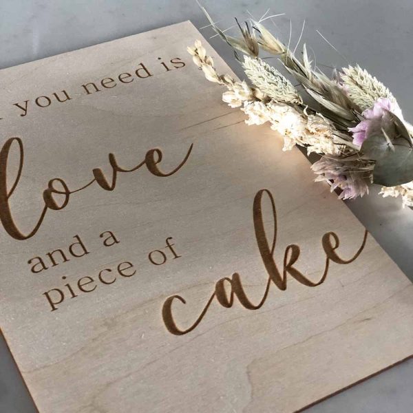 Bruiloft-Bruiloftdecoratie-Borden-Bord All you need is love and a piece of cake-Studio Gravin