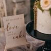 Bruiloft-Borden-Bord All you need is love and a piece of cake-Studio Gravin