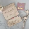 Wonen & cadeaus-Kleine cadeautjes-Speciale dagen-Moederdag-Houten kaart armband Mama jij bent de liefste-Studio Gravin