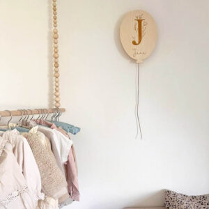 Baby & Kind-Houten decoratie kinderkamer-Houten ballon bloemenletter in kinderkamer-Studio Gravin