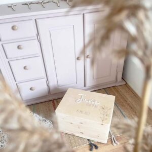 Baby & Kind-Memoryboxen-Memorybox geboortebloem en naam in kinderkamer-Studio Gravin