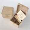 Bruiloft-Ik wil je wat vragen-Houten doosje kistje getuige vragen armband met kaartje-Studio Gravin